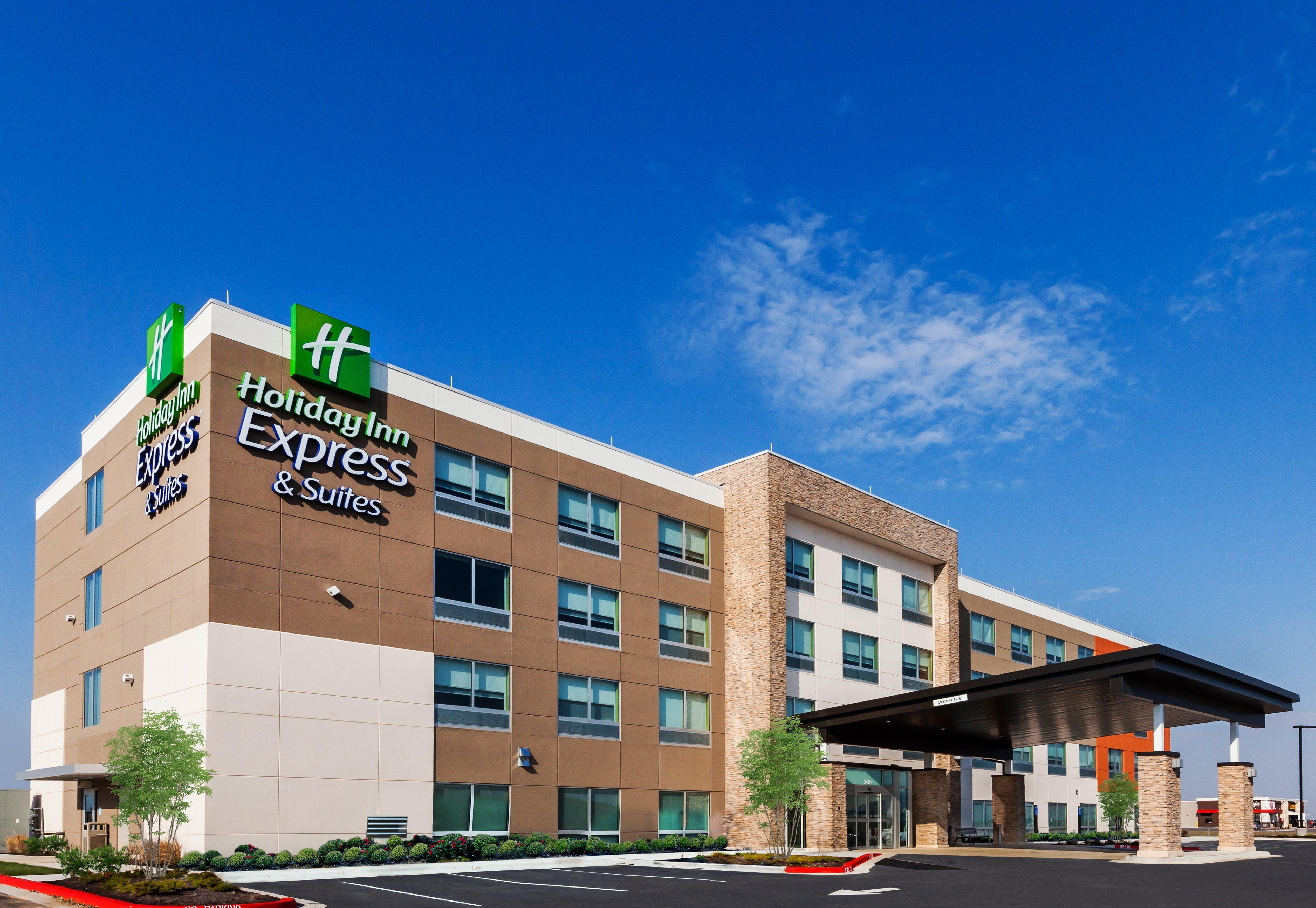 Holiday Inn Express And Suites Chanute, An Ihg Hotel Buitenkant foto